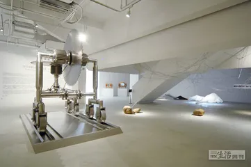 “扩张”的雕塑1
