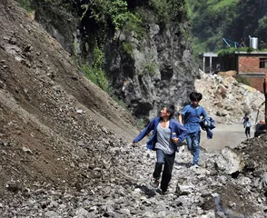 彝良地震行纪