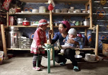 伊犁河谷： 行在古道两端2