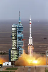 “神舟九号”：从坐飞船到开飞船