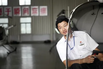 私人飞行学校里的年轻人