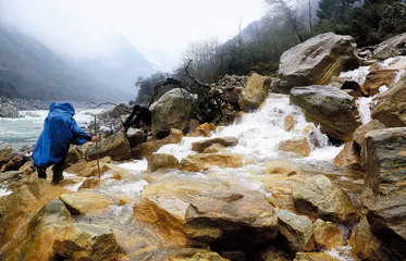 雅江峡谷遇险：难以规范的穿越行动1