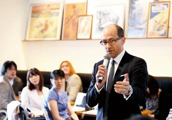 山坳上的Facebook——IPO后，何去何从2