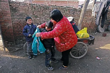 “爱心妈妈”袁厉害的收养难题