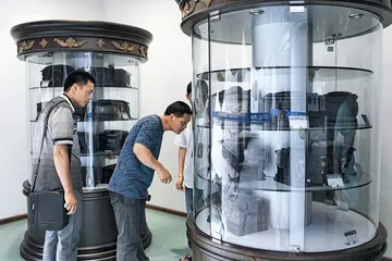 金显眼父子：没有归家的旅行