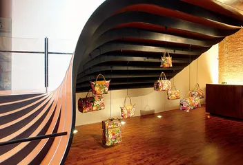 “做奢侈品，也脚踏实地”6