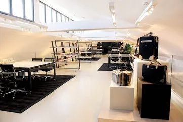 Canali：7000个裁缝与800万颗纽扣1