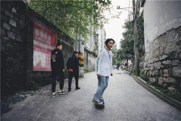 刺伤霸凌者：校园里的“隐秘世界”1