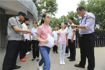“鸡娃”背后：“新中产一代”的欲望与挫折1