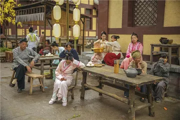 漂在横店，蜉蝣人生