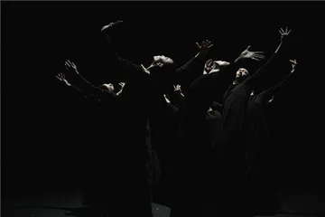陶身体：《10》的黑暗和光