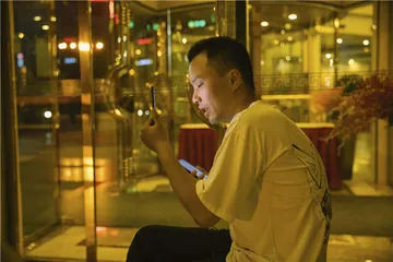 “卧底”明星直播代拍1