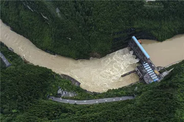 暴雨倾城，治涝恶性循环何解？1
