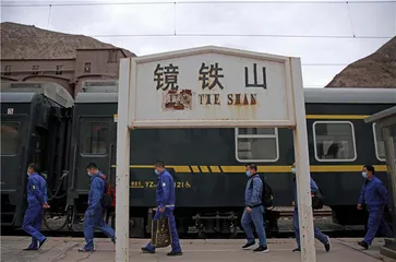 一列穿越戈壁的火车3
