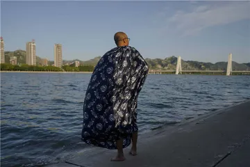 “奥利给大叔”被看见之后