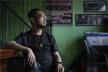 “奥利给大叔”被看见之后2