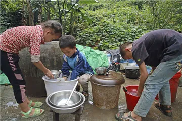 养育9个孩子：大山里的另一种选择7