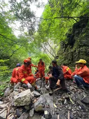 天门山翼装飞行女孩遇难：一次危险的跨界飞行2