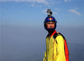 天门山翼装飞行女孩遇难：一次危险的跨界飞行4