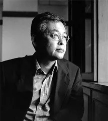 “雨水飘打过我的墓志铭  春天悄悄地逝去”