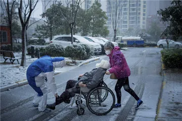 张利，独自担责1
