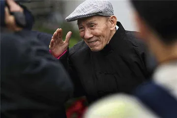 袁庚：“向前走，莫回头”
