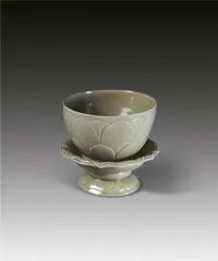 越窑秘色瓷莲花碗：生来神秘
