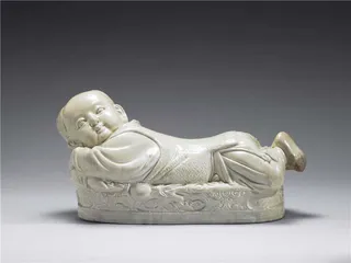 定窑孩儿枕：巧制传白定