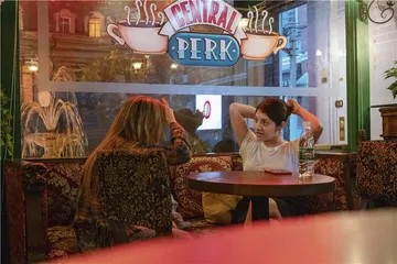 在Central Perk，举一杯咖啡敬友谊3