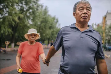 认识阿尔茨海默：从疾病到情感1
