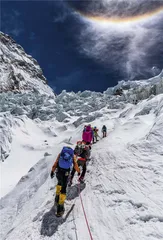 遭遇珠峰拥堵