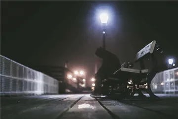 一根热线，与自杀相搏