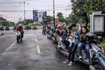 我不追求与世隔绝，把手机隔绝就够了