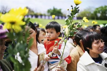 27名消防员遇难：一场危险的“上山火”
