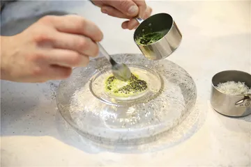 给盘子配道菜
