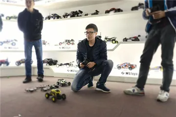 圣诞季的玩具生产基地