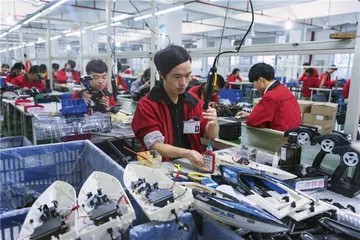 圣诞季的玩具生产基地1