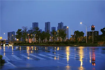 厦门房价：调控挤破泡沫4