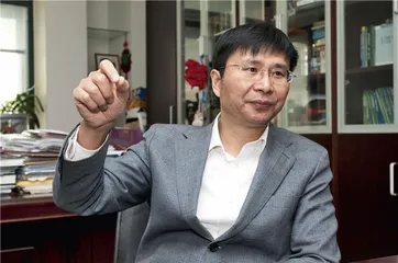 科研明星与贪污嫌犯