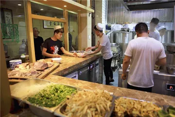 早安晨之美，泡在羊肉里的西安1