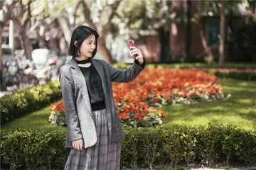 女孩要不要臭美？