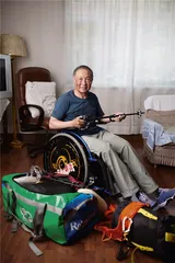 老人与山：无腿登山者夏伯渝的珠峰征途