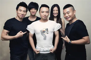 手拿吉他，口吐莲花1