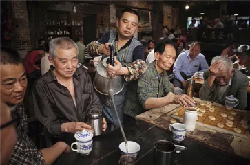 巴蜀茶馆：一碗茶里的市井与欢愉2