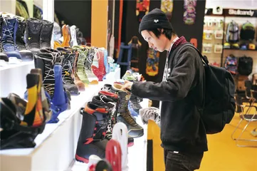 滑雪要买雪具吗？2