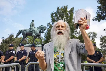 夏洛茨维尔事件：种族主义的幽灵在美国游荡
