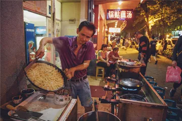 武汉深夜寻食：从小龙虾到草根家常2