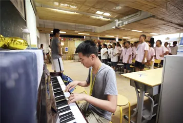一所农民工子女中学的12年5
