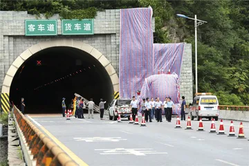 秦岭隧道与“合标合规”的中国高危路段