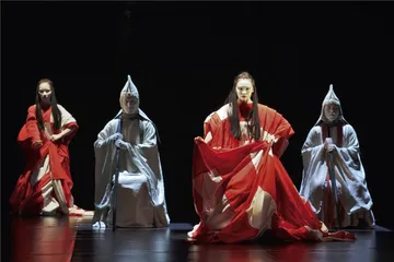 铃木忠志和两出希腊悲剧
